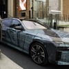 BMW i7のアートカーとドイツ人アーティスト、グレゴール・ヒルデブラント氏
