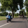 メルセデスベンツの新型電動トラック『eアクトロス 600』が、ドイツのザクセン・アンハルト州の公道を、30kmバックで走行することに成功