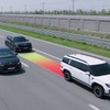 一定時間経過後も状況が続くと、車両は自動で速度を上げて安全距離を確保