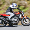 モーターサイクルジャーナリストの小川勤氏が試乗