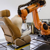 ジャガー・ランドローバーのロボットによるシート耐久テスト