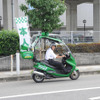 松浪健太氏、スクーター街宣車で未来を先取りできるか
