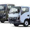 いすゞ エルフ 4WD（左）とエルフミオ 4WD（右）