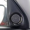 ツイーターはドアミラー裏にインストールされる。ドアバッフルと合わせた生地を用いることで統一感も引き出す。