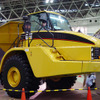【東京ショー2002速報】俺が一番ビッグだぜ---新キャタピラー三菱『CAT740』