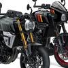 スズキの新型ネオレトロスポーツ『 GSX-8T』（手前）と『GSX-8TT』（奥）