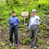 小野測器・大越祐史代表取締役社長（左）と、栃毛木材工業代表取締役の関口弘氏（右）