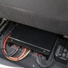 運転席の下のわずかなスペースにインストールされているのはカロッツェリアXのパワーアンプであるRS-A99X。