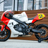 元世界王者ウェイン・レイニーに贈られた特別な『XSR900 GP』