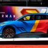 スーパーマンカラー仕様のトヨタ bZ4X 改良新型
