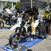 新型『DR-Z4S』『DR-Z4SM』が展示された「スズキ モーターサイクルコレクション2025」（7月19日）