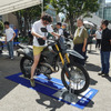 新型『DR-Z4S』『DR-Z4SM』が展示された「スズキ モーターサイクルコレクション2025」（7月19日）