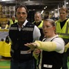 6月23日のCEO就任を前に、米国ミシガン州の主要工場2施設を視察したステランティスのアントニオ・フィローザ氏（左）