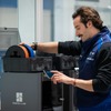 BMWが3Dプリンター製造で発生する廃棄粉末と使用済み部品をリサイクルし、新たな部品製造に活用