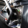センタークラスター下部のパネルを外すと中のデッドスペースにブラムのDSPアンプであるRA704 DSP Proが設置されている。