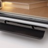 トイファクトリーオリジナルのスライドドア連動電動ステップもオプション装備として新規追加。よりスマートな乗り降りが可能になり、お子様も安心です。