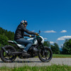 BMW『R12』と『R18』のカスタムバイク「スピード・シスターズ」