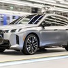 BMW『iX』改良新型の生産をドイツ・ディンゴルフィング工場で開始