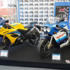 日本初公開となった新型スズキ『GSX-R1000R』（左）と元祖「GSX-R750」（右）
