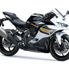 カワサキ Ninja ZX-4R SE（パールロボティックホワイト×メタリックスパークブラック）