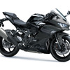 カワサキ Ninja ZX-4R SE（メタリックマットグラフェンスチールグレー×メタリックスパークブラック）