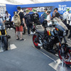 スズキ GSX-8T（左）とスズキ GSX-8TT（右）（鈴鹿8耐2025）