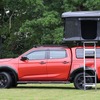 いすゞ『D-MAX』の純正アクセサリーとしてARB製の電動アルティチュード・ルーフトップテントを設定