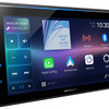 「Apple CarPlay」と「Android Auto」のワイヤレス接続に対応した市販ディスプレイオーディオの一例（カロッツェリア・DMH-SF900）。