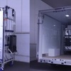実証で使用する断熱・保冷機能付きの輸送用機材と小型 EVトラック