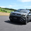 「eビターラ」4WD。。0-100km/hの加速は7.4秒と発表された。2WDの49kWhバッテリーモデルでも9.6秒と十分な加速力
