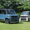 三菱 デリカミニ 新型（左）とeKスペース 新型（右）