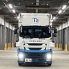 T2と三菱地所、自動運転トラックによる物流施設の「建物内走行」を実証