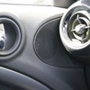 ドア上部には純正のスピーカー取り付け位置がある。ここに取り付けられているのがブラムの13cmスピーカー（S100N24 BMW）。
