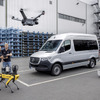 メルセデスベンツが独デュッセルドルフ工場にロボット犬「アリス」導入