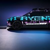 ポルシェ『カイエン・エレクトリック』プロトタイプと11kWワイヤレス充電器