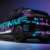 ポルシェ『カイエン・エレクトリック』プロトタイプと11kWワイヤレス充電器