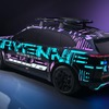 ポルシェ『カイエン・エレクトリック』プロトタイプと11kWワイヤレス充電器