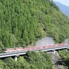 アプト式区間を上る列車