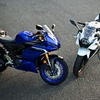 ヤマハ YZF-R25（左）とスズキ GSX250R（右）