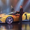 フェラーリ849テスタロッサ。スペッソット氏（向かって左）とロマニエッロ社長