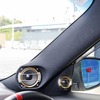 ピラー加工を施すことで異形グリルを備えたミッドレンジを美しくインストールしたスタイルもコクピット内の見どころとなった。