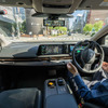 AI技術を搭載した次世代プロパイロットで、東京銀座の一般道路を手離し運転する日産アリア