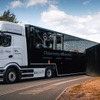 メルセデスAMGペトロナスが電動トラックのみでF1マシン輸送