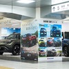 スズキ・クロスビー改良新型とeビターラを新幹線 浜松駅コンコースに展示