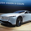 マツダ・ビジョン1(ジャパンモビリティショー2025)。フェンダーのマークは映り込み