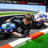 CNチャレンジ ミニと新型GSX-R1000Rにまたがり親子撮影が可能。写真は筆者と開発者の神谷さん。※特別な許可を得て撮影しています