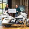 ローマ教皇レオ14世のサイン入りBMW『R18』の特別カスタム仕様が13万ユーロ(約2320万円)で落札