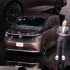 日産 エルグランドとイヴァン・エスピノーサ社長(ジャパンモビリティショー2025)