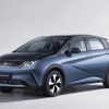 BYD ドルフィン。イオンでは200万円前後から購入できるようにするという。
