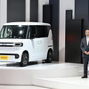 軽EV「ラッコ」を発表したBYDオートジャパン東福寺厚樹社長（ジャパンモビリティショー2025）
